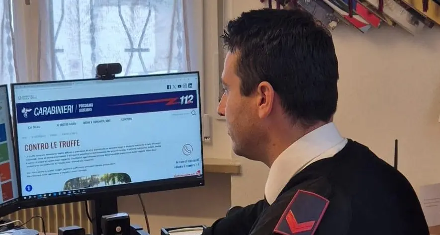 Si spaccia per addetto della banca e gli sottrae 4 mila euro dal contocorrente: denunciato