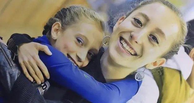 Cugine pattinatrici morte in A22, condannata a due anni la mamma che era alla guida dell’auto