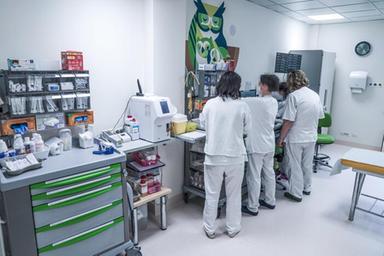 Firmato il contratto della sanità, aumento di 240 euro agli infermieri
