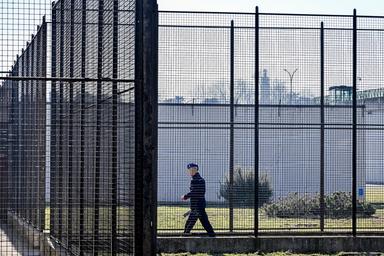 Aggredì tre persone al distributore di benzina, si impicca in carcere