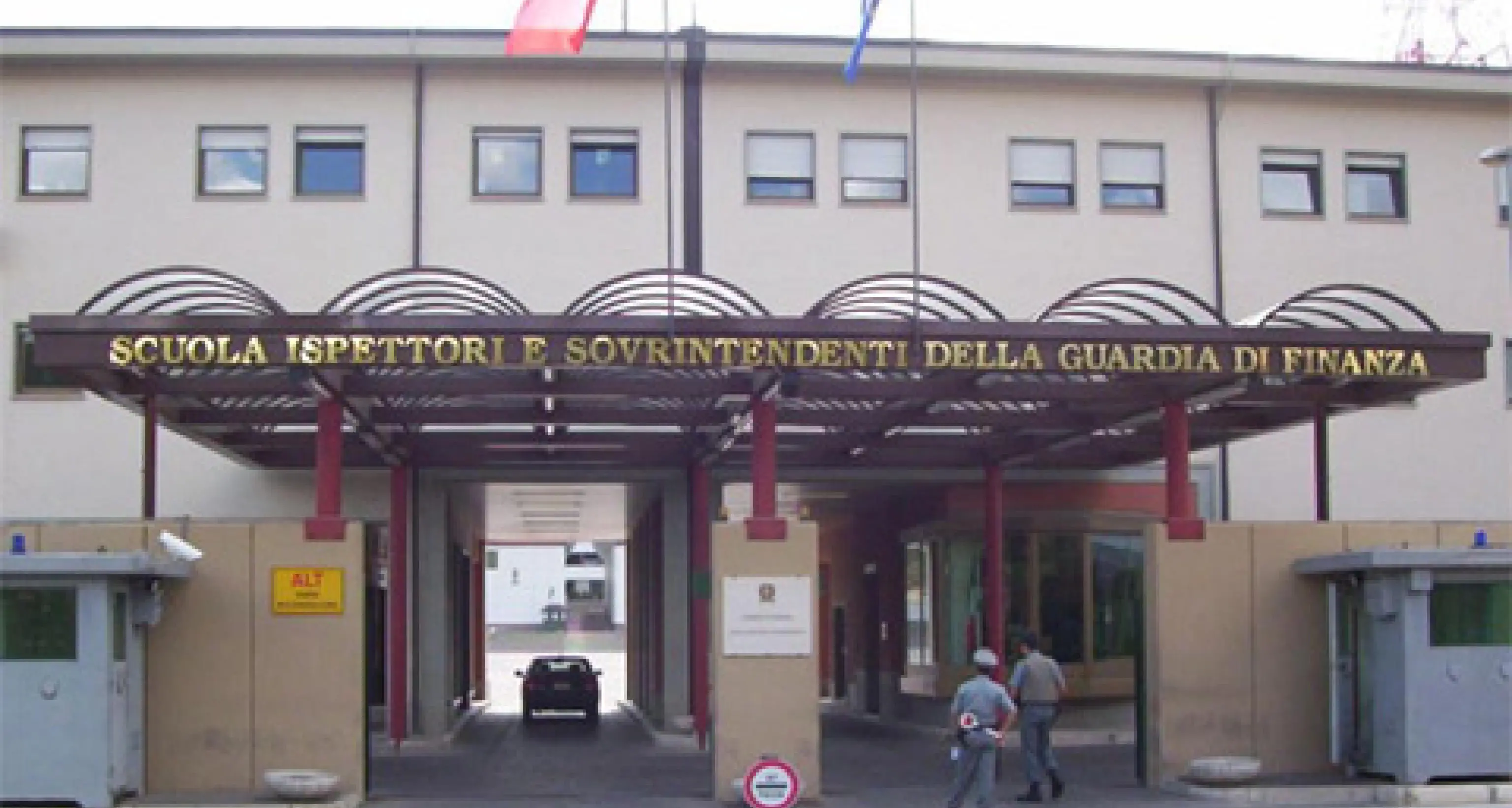 L'Aquila, morta la 22enne precipitata dal palazzo della scuola Gdf