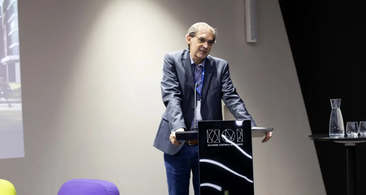 Bolzano, vecchie e nuove generazioni di laureati riunite per i 25 anni dell’Università