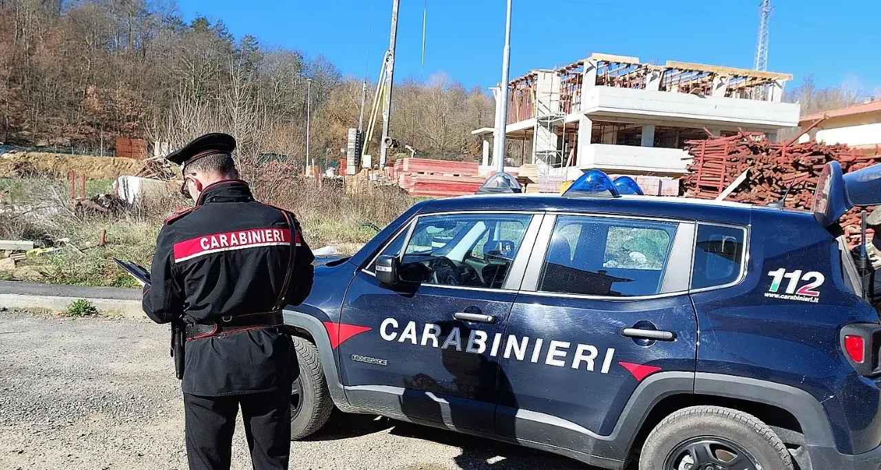 Operai senza protezioni sorpresi dai carabinieri a Bolzano sud ed Egna