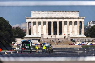Trump chiede alla procuratrice di riaprire il caso della vasca del Lincoln Memorial
