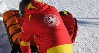 Arresto cardiaco sulle piste a Obereggen, sciatore salvato grazie al defibrillatore
