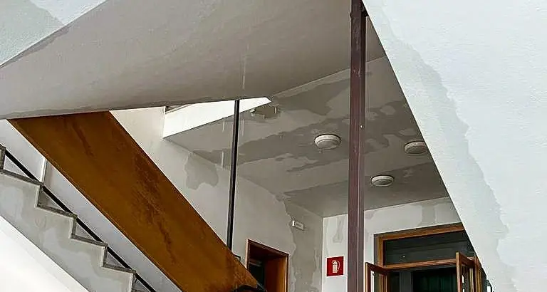 Scuola allagata a Merano: telecamere al setaccio per trovare i vandali