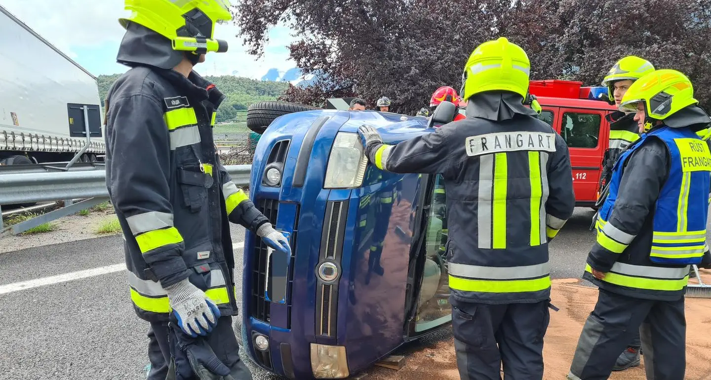 Auto ribaltata sulla Merano-Bolzano, ferita la conducente