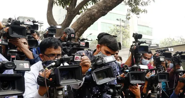 Bangladesh: scrittore ucciso, 5 jihadisti condannati a morte