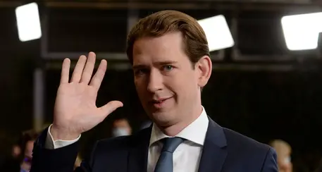 Austria, l’ex fedelissimo di Kurz collabora con la giustizia e accusa l’ex cancelliere