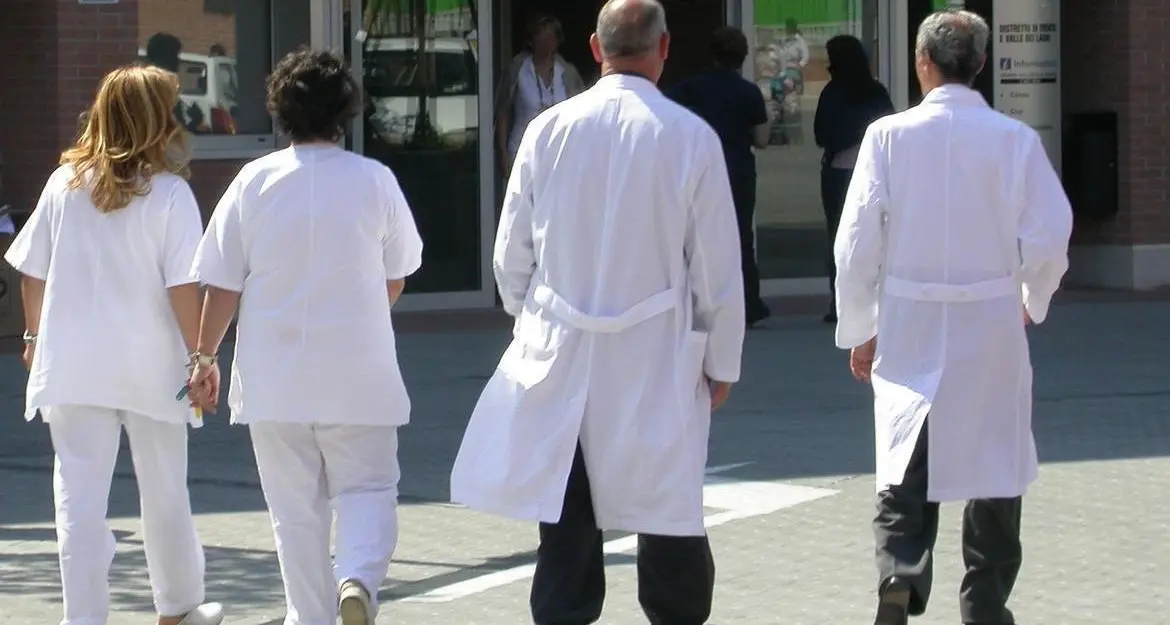 Medici e infermieri, il patentino rischia di lasciarne a casa 400