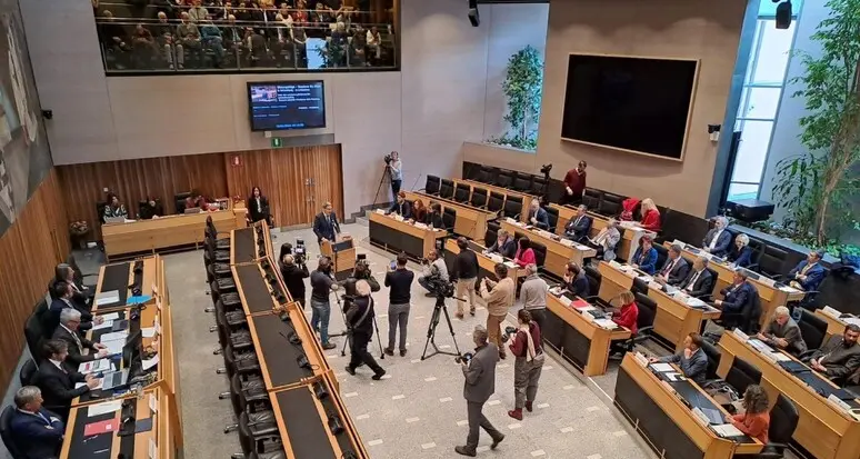 Riforma dello Statuto di autonomia, 17 consiglieri chiedono una seduta straordinaria