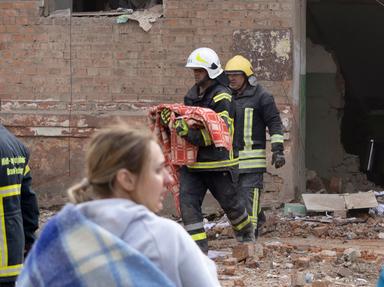 Sale a 24 morti il bilancio dei raid russi in Ucraina