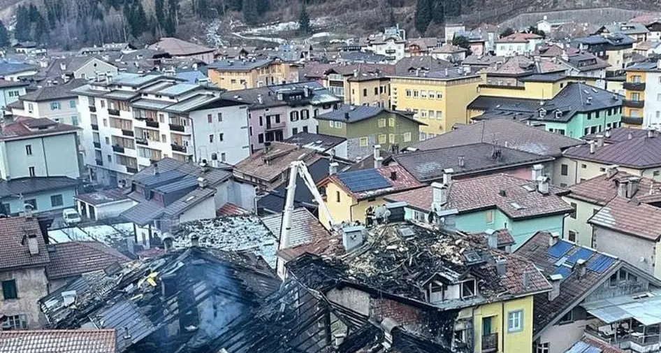Incendio in Val di Fiemme, sfollate dieci famiglie