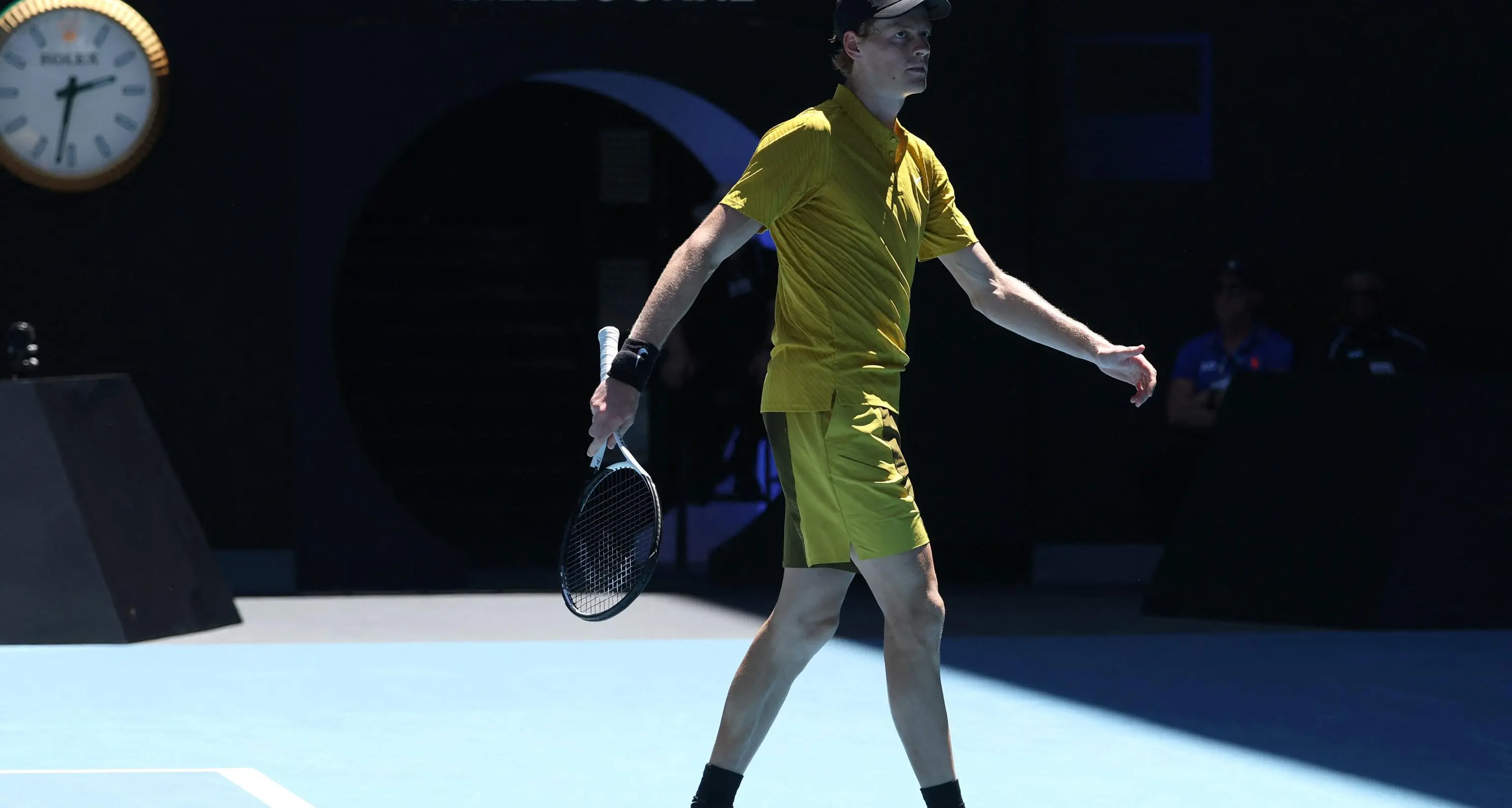 Australian Open, caldo e crampi: Sinner resiste e passa agli ottavi