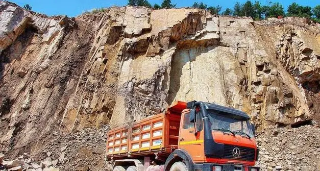 Cave e torbiere in Alto Adige, nuovo disegno di legge: pianificazione sicura per le imprese e rispetto dell’ambiente