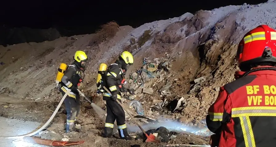 Incendio nella discarica Ischia Frizzi. Subito spento, nessun ferito