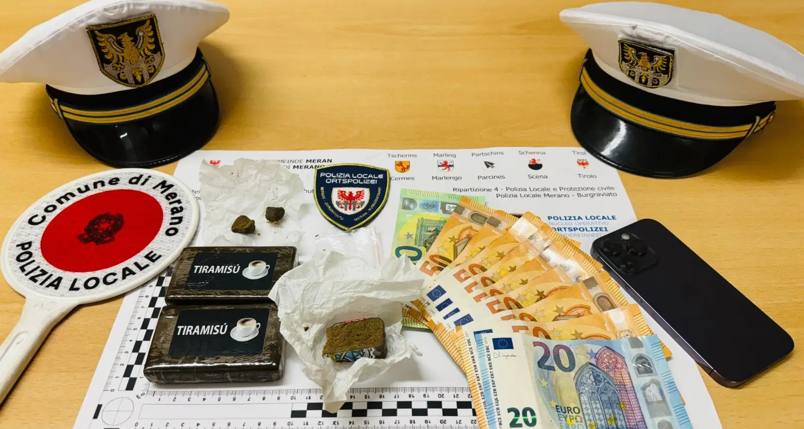Merano, ventenne sorpreso in centro con più di due etti di hashish