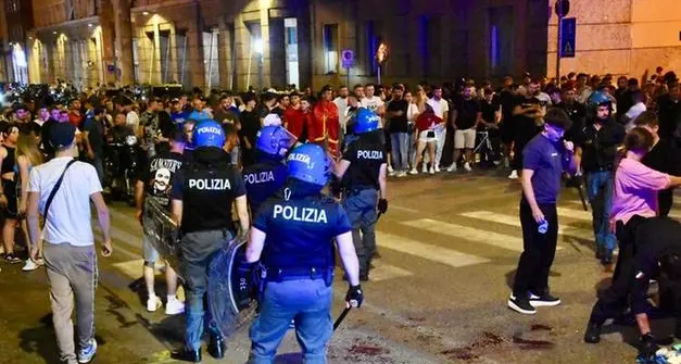 Accoltellato dopo la partita in piazza Vittoria, l’aggressore arrestato a Pordenone: è un 32enne albanese