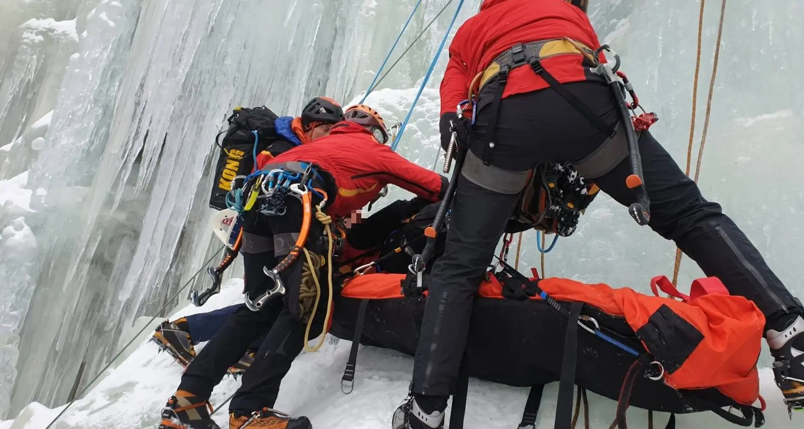 Cade dalla cascata di ghiaccio, ferito altoatesino nei Serrai di Sottoguda