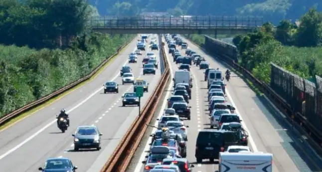 Camion ribaltato, lunghe code in A22 tra Chiusa e Bolzano Nord