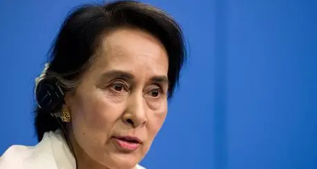 Birmania: San Suu Kyi condannata a 5 anni per corruzione