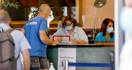Sanitari non vaccinati, allarme nelle Rsa