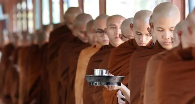 Birmania: 30 civili uccisi dal regime dentro un monastero