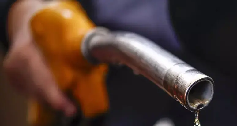 Sui ponti del 25 aprile e 1 maggio stangata per i carburanti: la spesa aumenta di 1,4 miliardi