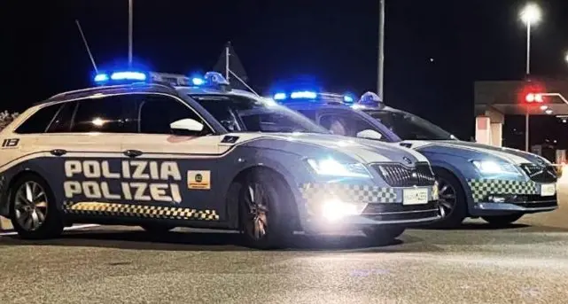Serata di controlli a Merano: due 15enni sorpresi a giocare in una sala slot, maxi-multa al titolare