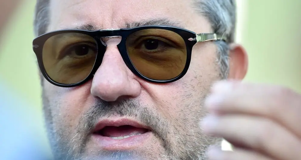 Calcio, Raiola lotta per la vita, il tweet dell'agente: io incazzato, mi uccidono per seconda volta..