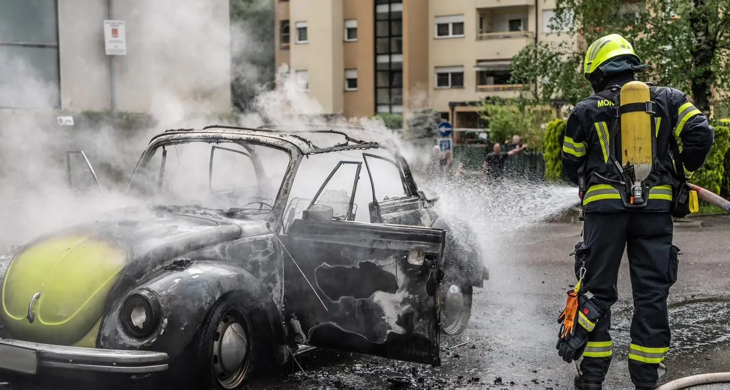 Rogo a Montefranco, distrutta dal fuoco un’auto d’epoca