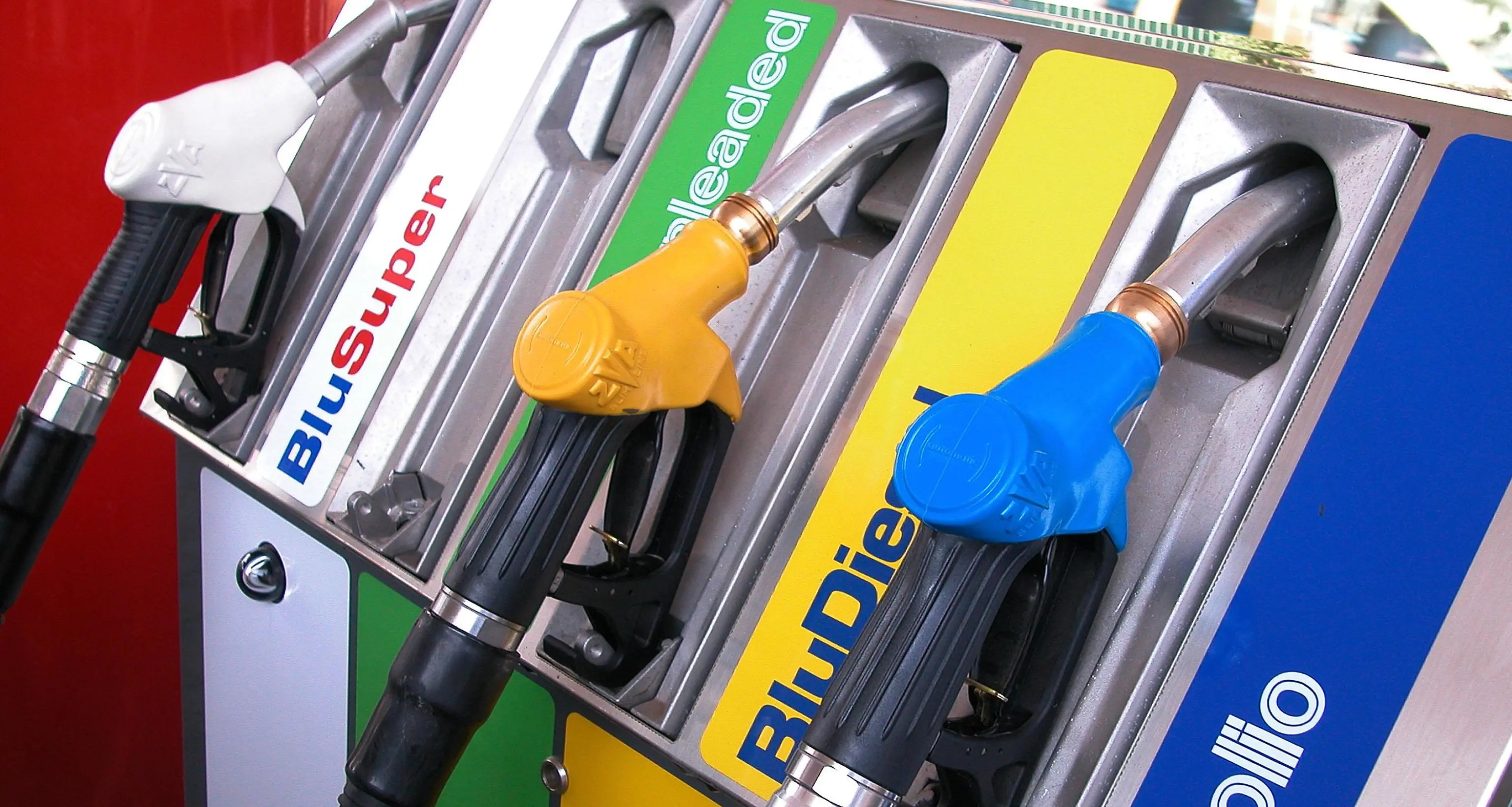 Carburanti: Mimit, Ferragosto con prezzi a minimi dal 2021