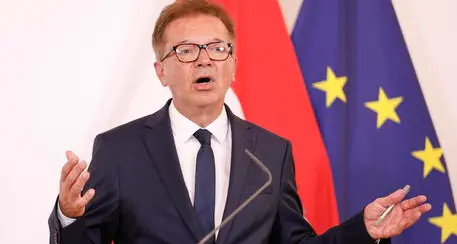 Ministro della sanità austriaco si dimette: “Sono esaurito”