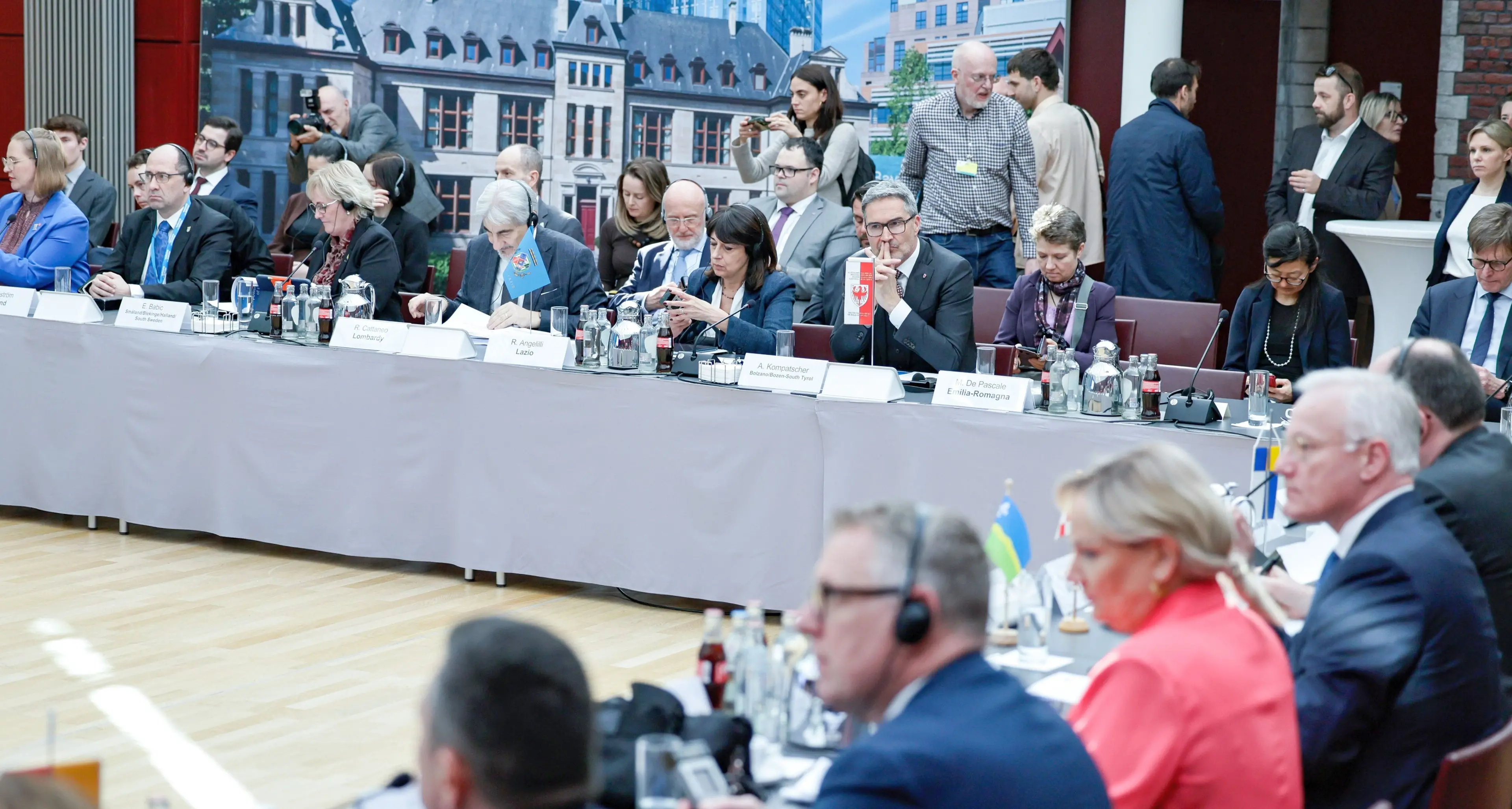 Kompatscher a Bruxelles difende una politica di coesione regionale