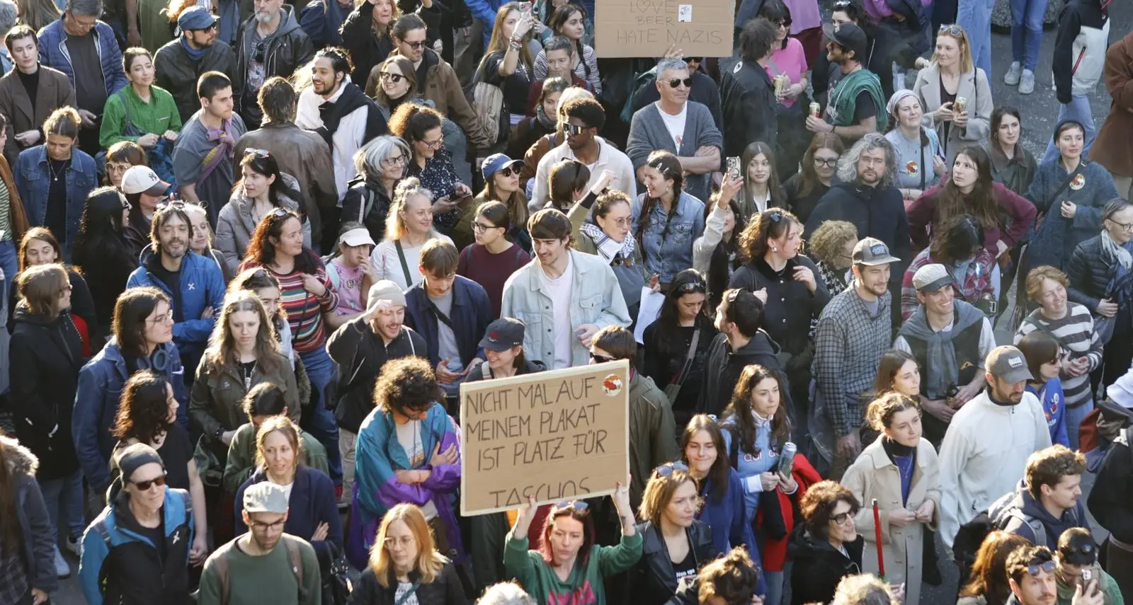 Bolzano, in 3.000 contro la remigrazione in centro storico