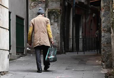 Istat, 5,4 milioni di persone in povertà assoluta nel 2025, sono il 9,3%