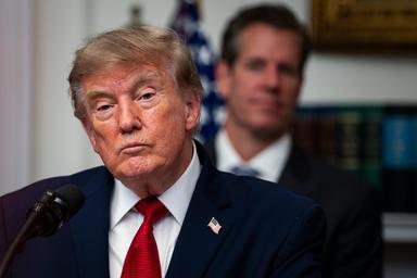 Wp, 'medici preoccupati dal peso di Trump, sulla soglia dell'obesità'