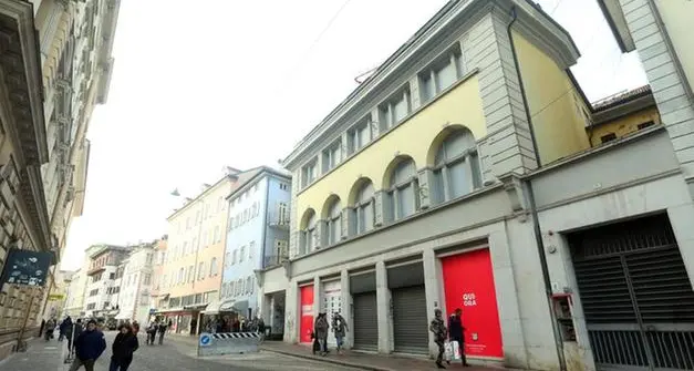 L'ex Upim di Bolzano diventerà un albergo: ok del Comune