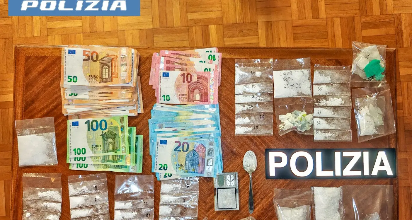 Bolzano, pusher arrestato dalla polizia: aveva in casa un etto e mezzo di cocaina