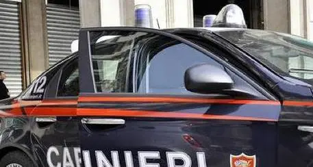 Egna, acquista online due auto ma poi la consegna salta: denunciato