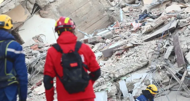 Sisma:bambina di 6 anni e donna di 70 salvate dopo 178 ore