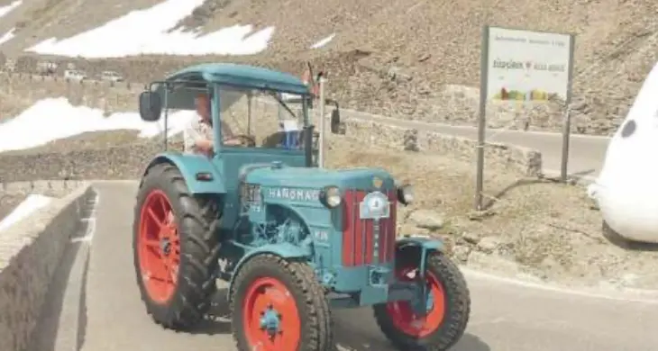Trattori d'epoca sullo Stelvio, la protesta degli ambientalisti