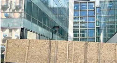 Bolzano, ecco le barriere anti-degrado dietro il teatro