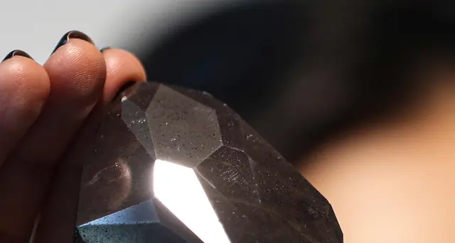 Aste: acquistato con criptovaluta diamante nero da record
