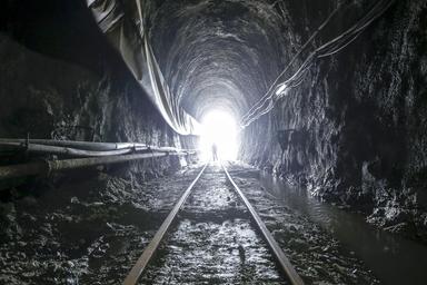 Oltre 100 lavoratori intrappolati nel tunnel di una centrale idroelettrica in Nepal