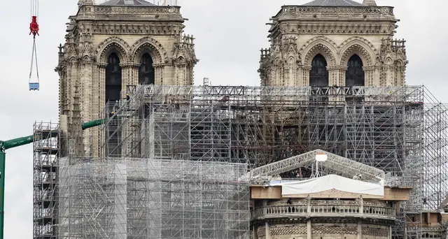 Notre-Dame: mille querce per ricostruire la guglia