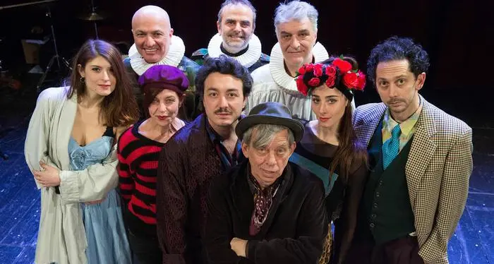 L’Amleto di Paolo Rossi in anteprima a Bolzano sui prati del Talvera