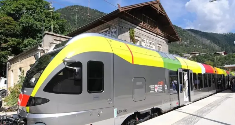 Trasporto pubblico, si cambia: nuove tariffe e tessera unica. Pass annuale a 250 euro