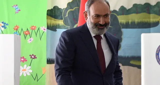 Armenia: Pashinyan annuncia vittoria, Kocharyan denuncia brogli
