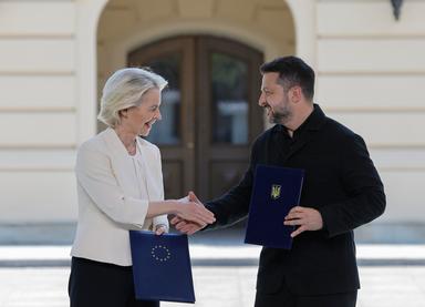 L'Ue versa altri 3,47 miliardi a Kiev per droni, missili e caccia